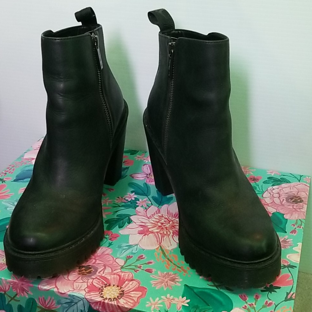 Doc Martens Magdalena leather heeled chelsea boots